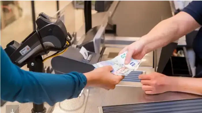 Can you withdraw money from Dollar General?-featured image